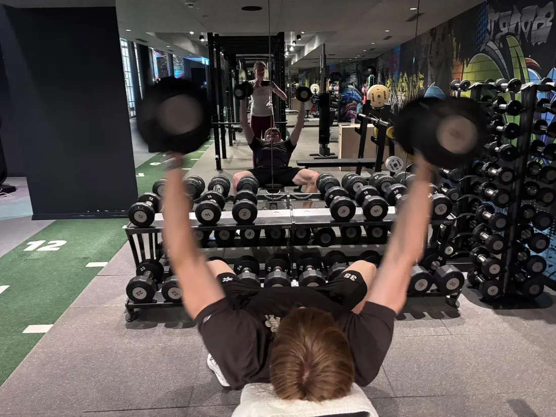 Emil beim Personal Training vor Ort im Studio